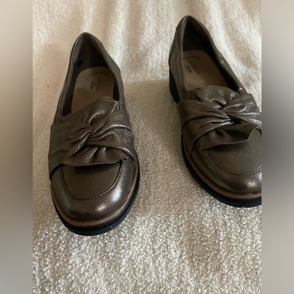 Collection By Clark’s Soft Cushion  Loafer Muted-Metallic Gold 8.5M Pre-owned